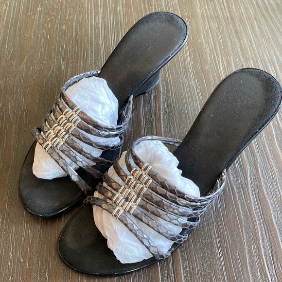 Liz Claiborne leather sandals with silver and pewter coloured embellishments. - Picture 2 of 10